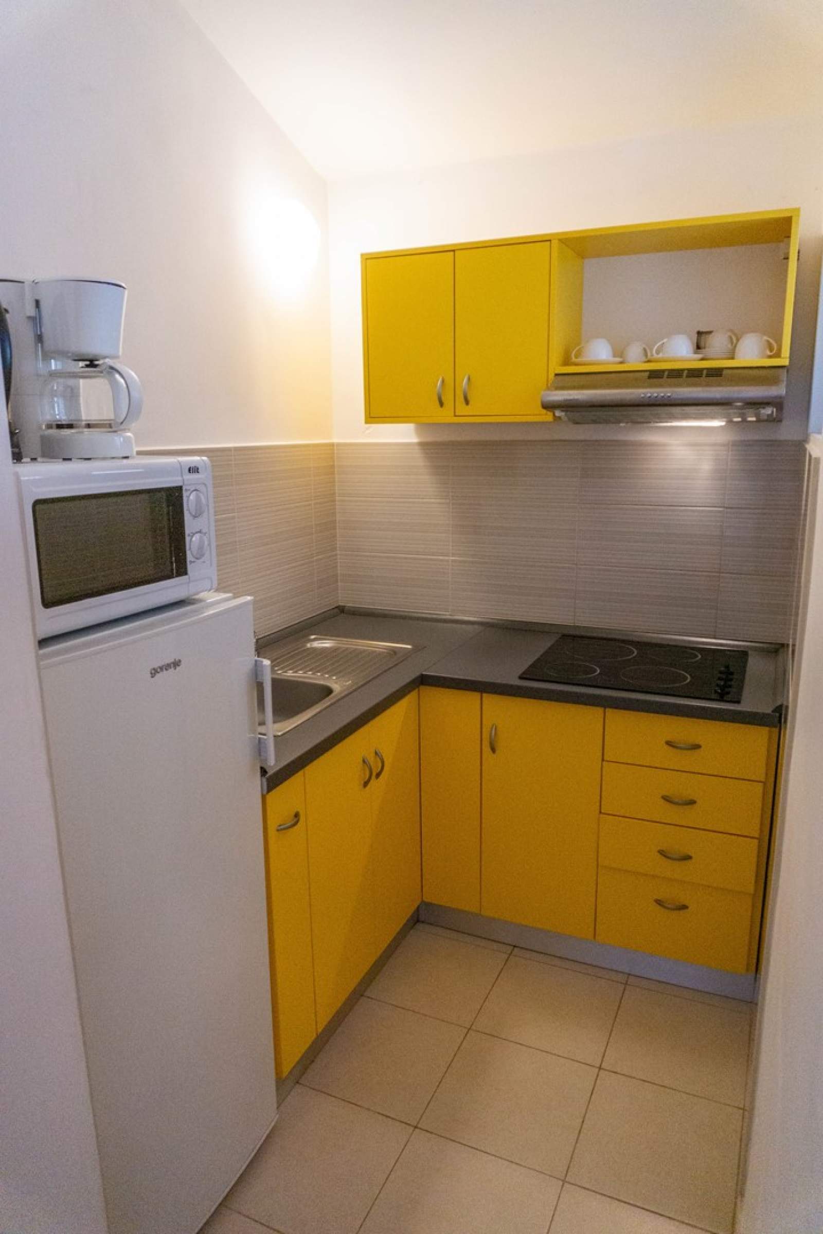 Apartman Petrica br. 3 - s balkonom, smješten u mirnom selu Jurandvor u blizini Baške