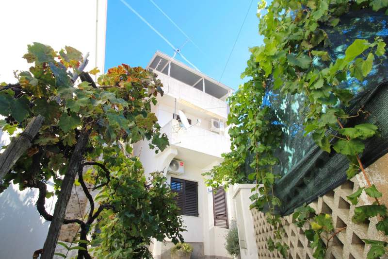 Apartments Bugi
