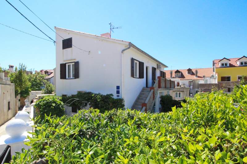 Apartments  Plese